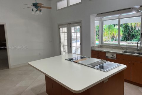 House in Palmetto Bay, Florida 4 bedrooms, 331.66 sq.m. № 2392120 - photo 11