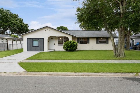 House in Sanford, Florida 4 bedrooms, 144.93 sq.m. № 2375811