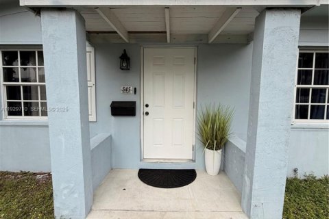 House in North Miami, Florida 3 bedrooms, 140.75 sq.m. № 1989284 - photo 4