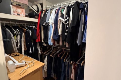 House in North Miami, Florida 3 bedrooms, 140.75 sq.m. № 1989284 - photo 21