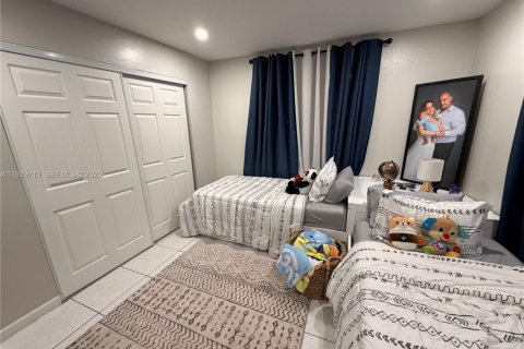 House in North Miami, Florida 3 bedrooms, 140.75 sq.m. № 1989284 - photo 27