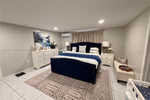 House in North Miami, Florida 3 bedrooms, 140.75 sq.m. № 1989284 - photo 17