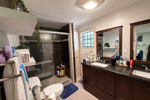 House in North Miami, Florida 3 bedrooms, 140.75 sq.m. № 1989284 - photo 19