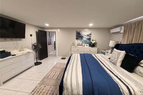 House in North Miami, Florida 3 bedrooms, 140.75 sq.m. № 1989284 - photo 18