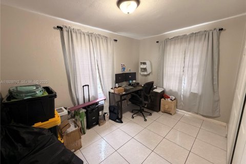 House in North Miami, Florida 3 bedrooms, 140.75 sq.m. № 1989284 - photo 29