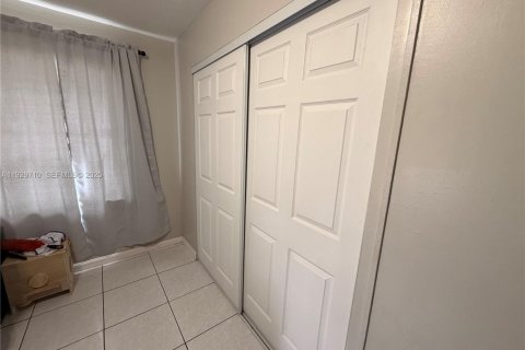 House in North Miami, Florida 3 bedrooms, 140.75 sq.m. № 1989284 - photo 26