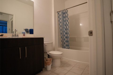 Townhouse in Lauderhill, Florida 3 bedrooms, 138.98 sq.m. № 2087175 - photo 20