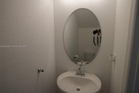 Townhouse in Lauderhill, Florida 3 bedrooms, 138.98 sq.m. № 2087175 - photo 21
