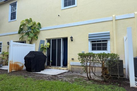 Townhouse in Lauderhill, Florida 3 bedrooms, 138.98 sq.m. № 2087175 - photo 27