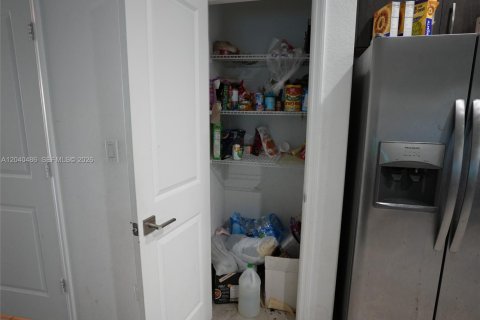 Townhouse in Lauderhill, Florida 3 bedrooms, 138.98 sq.m. № 2087175 - photo 12