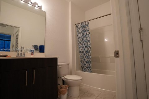 Townhouse in Lauderhill, Florida 3 bedrooms, 138.98 sq.m. № 2087175 - photo 8