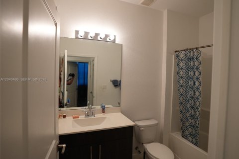 Townhouse in Lauderhill, Florida 3 bedrooms, 138.98 sq.m. № 2087175 - photo 9