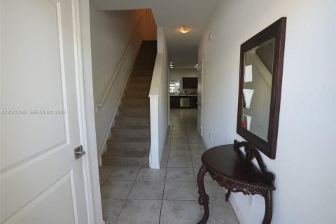 Townhouse in Lauderhill, Florida 3 bedrooms, 138.98 sq.m. № 2087175 - photo 2