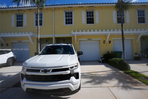 Townhouse in Lauderhill, Florida 3 bedrooms, 138.98 sq.m. № 2087175