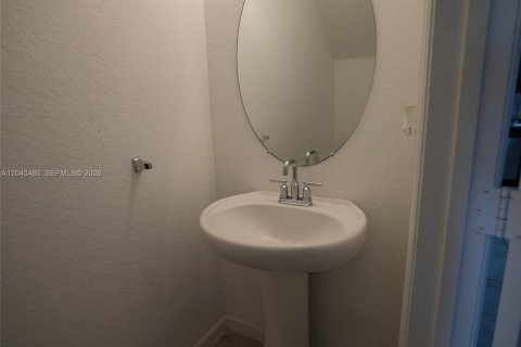 Townhouse in Lauderhill, Florida 3 bedrooms, 138.98 sq.m. № 2087175 - photo 18