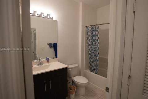 Townhouse in Lauderhill, Florida 3 bedrooms, 138.98 sq.m. № 2087175 - photo 24