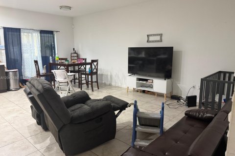 Townhouse in Lauderhill, Florida 3 bedrooms, 138.98 sq.m. № 2087175 - photo 3