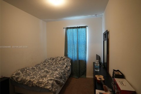 Townhouse in Lauderhill, Florida 3 bedrooms, 138.98 sq.m. № 2087175 - photo 10