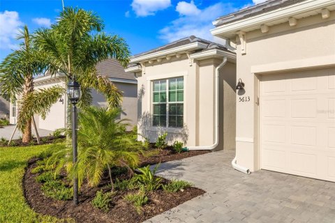 House in Lakewood Ranch, Florida 4 bedrooms, 208.57 sq.m. № 1903913 - photo 3