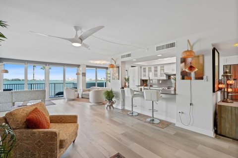 Condominio en venta en Clearwater, Florida, 2 dormitorios, 143.07 m2 № 1835088 - foto 2