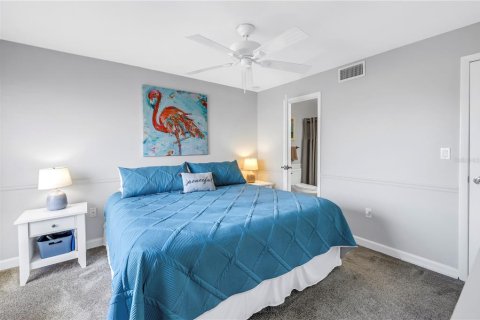 Condo in Saint Petersburg, Florida, 2 bedrooms  № 1906395 - photo 10
