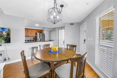 Condo in Saint Petersburg, Florida, 2 bedrooms  № 1906395 - photo 4