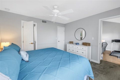 Condo in Saint Petersburg, Florida, 2 bedrooms  № 1906395 - photo 11