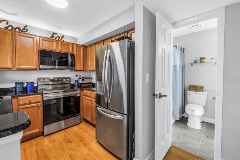 Condo in Saint Petersburg, Florida, 2 bedrooms  № 1906395 - photo 16
