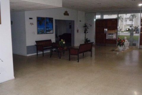 Condo in Lauderhill, Florida, 1 bedroom  № 1186333 - photo 1