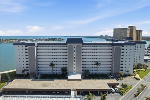 Condo in Saint Petersburg, Florida, 2 bedrooms  № 2237565