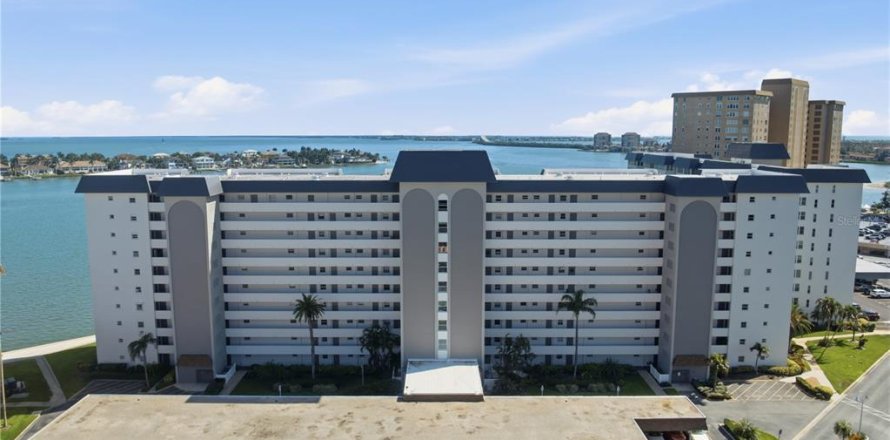 Condominio en Saint Petersburg, Florida, 2 dormitorios  № 2237565