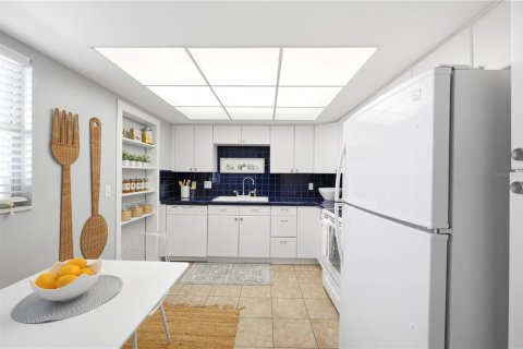 Condominio en venta en Saint Petersburg, Florida, 2 dormitorios, 149.11 m2 № 2237565 - foto 11