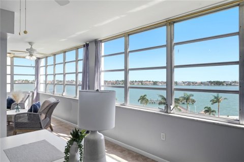 Condominio en venta en Saint Petersburg, Florida, 2 dormitorios, 149.11 m2 № 2237565 - foto 21