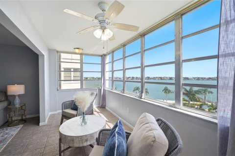 Condominio en venta en Saint Petersburg, Florida, 2 dormitorios, 149.11 m2 № 2237565 - foto 22
