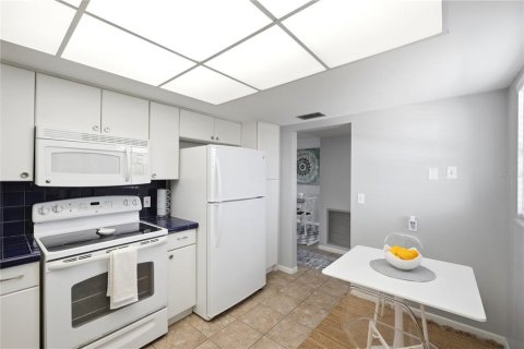 Condominio en venta en Saint Petersburg, Florida, 2 dormitorios, 149.11 m2 № 2237565 - foto 14