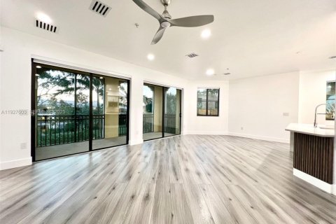 Снять в аренду кондоминиум в Санрайз, Флорида 3 спальни, 133.13м2, № 1986736 - фото 2