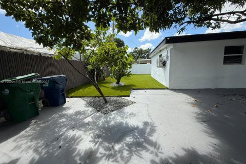 Casa en venta en Miami, Florida, 3 dormitorios, 118.17 m2 № 1953744 - foto 16