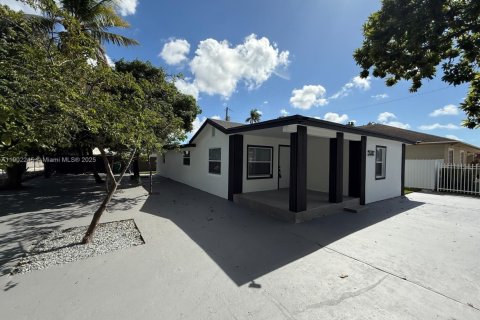 Casa en venta en Miami, Florida, 3 dormitorios, 118.17 m2 № 1953744 - foto 5