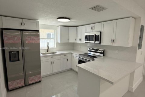 Casa en venta en Miami, Florida, 3 dormitorios, 118.17 m2 № 1953744 - foto 24