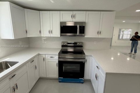 Casa en venta en Miami, Florida, 3 dormitorios, 118.17 m2 № 1953744 - foto 23