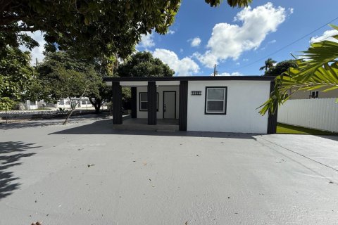 Casa en venta en Miami, Florida, 3 dormitorios, 118.17 m2 № 1953744 - foto 1