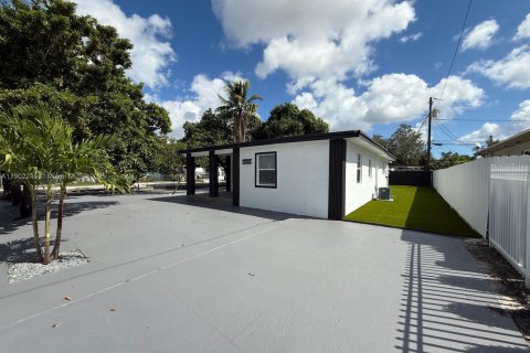 Casa en venta en Miami, Florida, 3 dormitorios, 118.17 m2 № 1953744 - foto 8