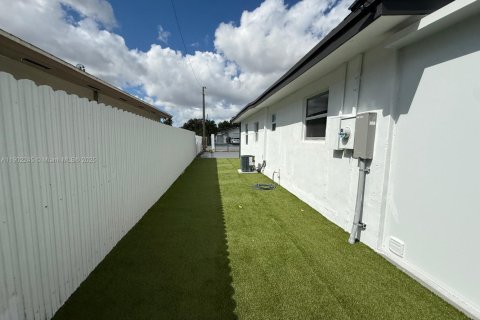 Casa en venta en Miami, Florida, 3 dormitorios, 118.17 m2 № 1953744 - foto 13