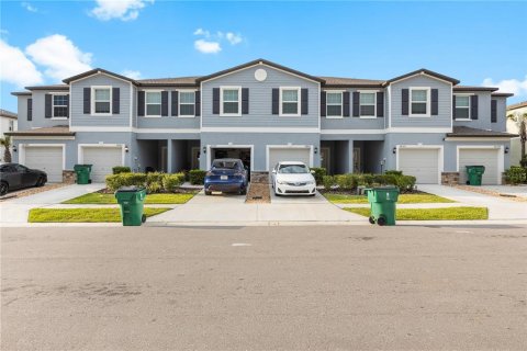 Townhouse in Zephyrhills, Florida 3 bedrooms, 151.8 sq.m. № 1854678 - photo 3