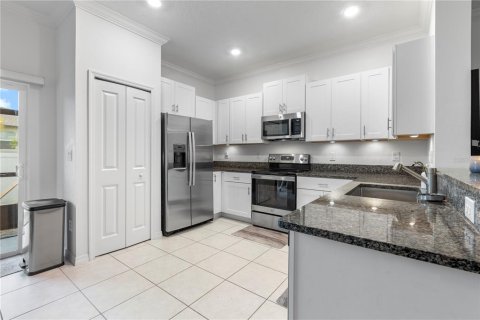Townhouse in Zephyrhills, Florida 3 bedrooms, 151.8 sq.m. № 1854678 - photo 11