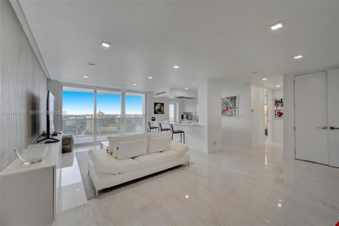 Condominio en Fort Lauderdale, Florida, 1 dormitorio  № 1999741