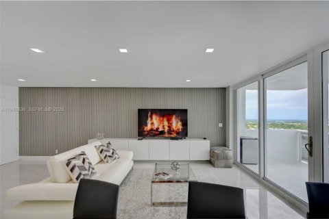 Condominio en venta en Fort Lauderdale, Florida, 1 dormitorio, 83.61 m2 № 1999741 - foto 3