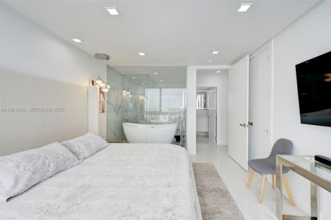 Condominio en venta en Fort Lauderdale, Florida, 1 dormitorio, 83.61 m2 № 1999741 - foto 17