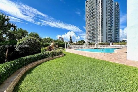 Condominio en venta en Fort Lauderdale, Florida, 1 dormitorio, 83.61 m2 № 1999741 - foto 30