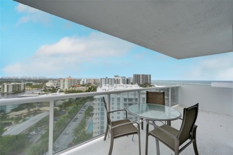 Condominio en venta en Fort Lauderdale, Florida, 1 dormitorio, 83.61 m2 № 1999741 - foto 21